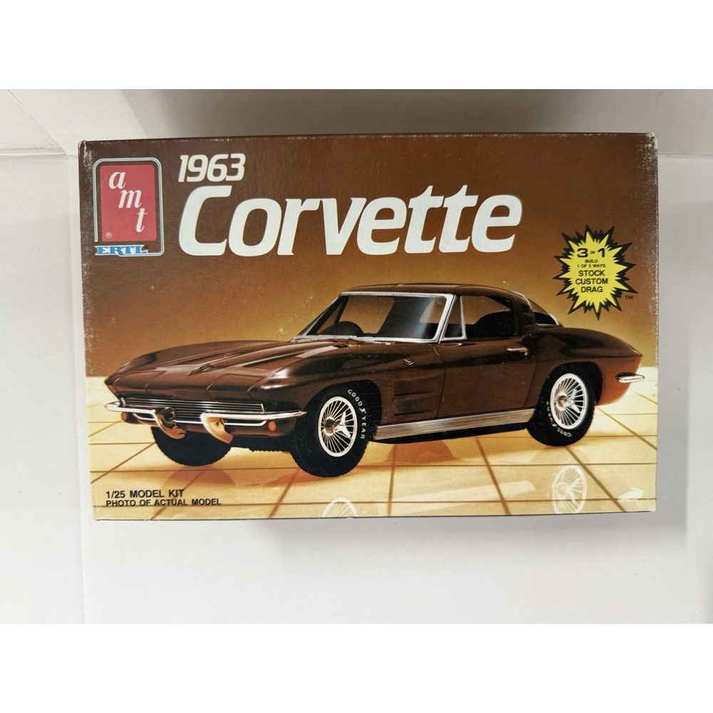 Vintage AMT ERTL 1963 Corvette Stingray 3 in 1 1/25 Scale Model Kit Open Box